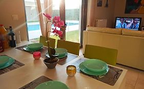 Nikola'S 4 Season Apartment By The Sea And Airport